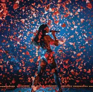 Dua Lipa udgiver koncertfilm og livealbum fra Radical Optimism-turné