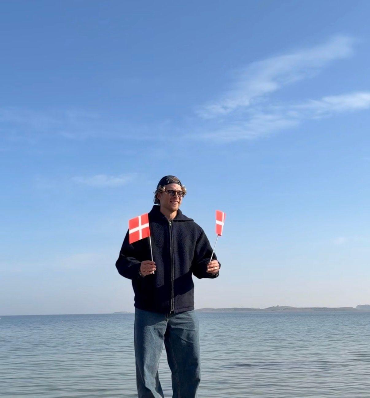 Fra "Pop-prins" til dansksproget historiefortæller: Christopher vender hjem