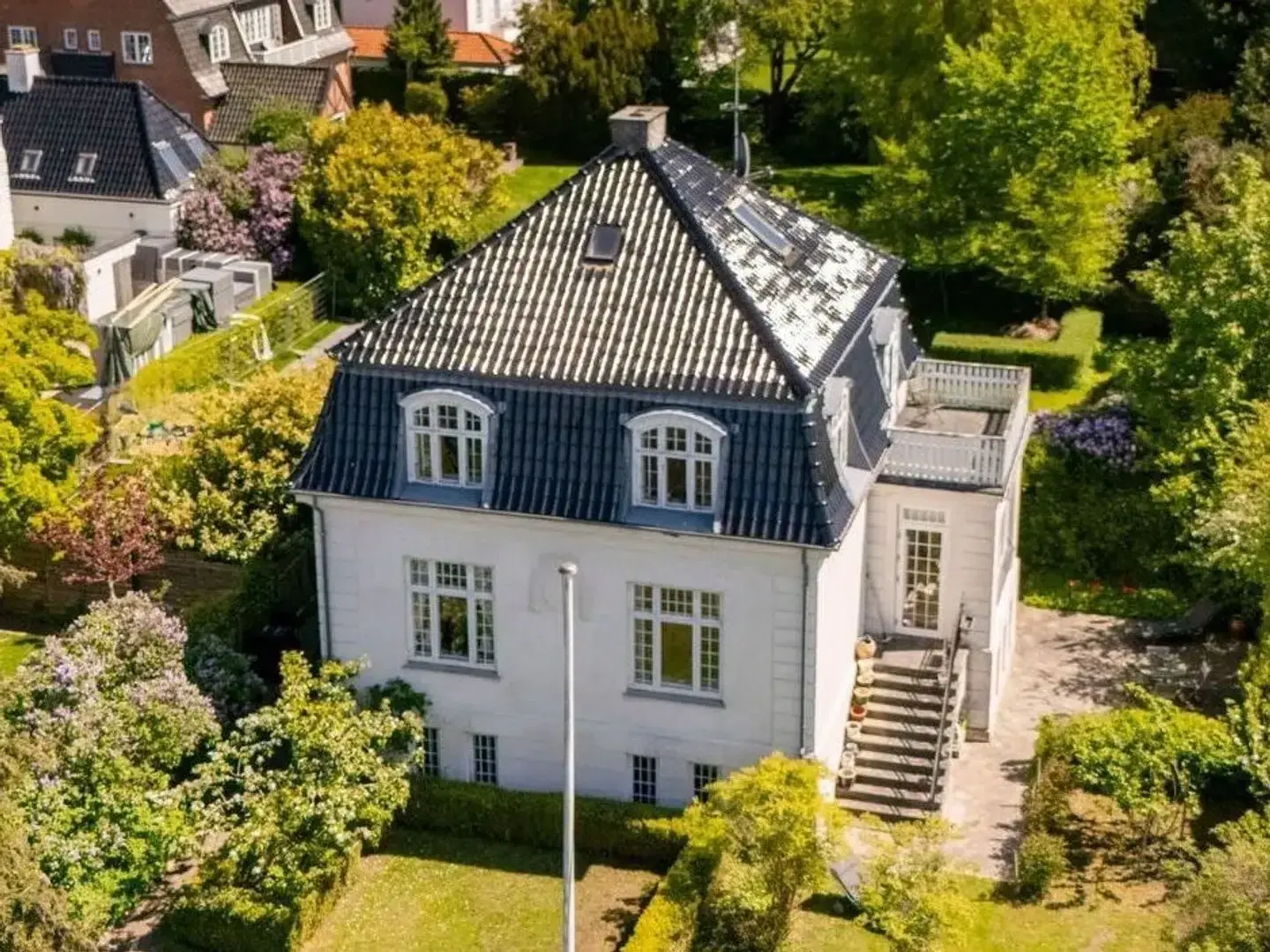 Asger Aamund sælger Hellerup-palæ: Kæmpe milliongevinst i sigte!