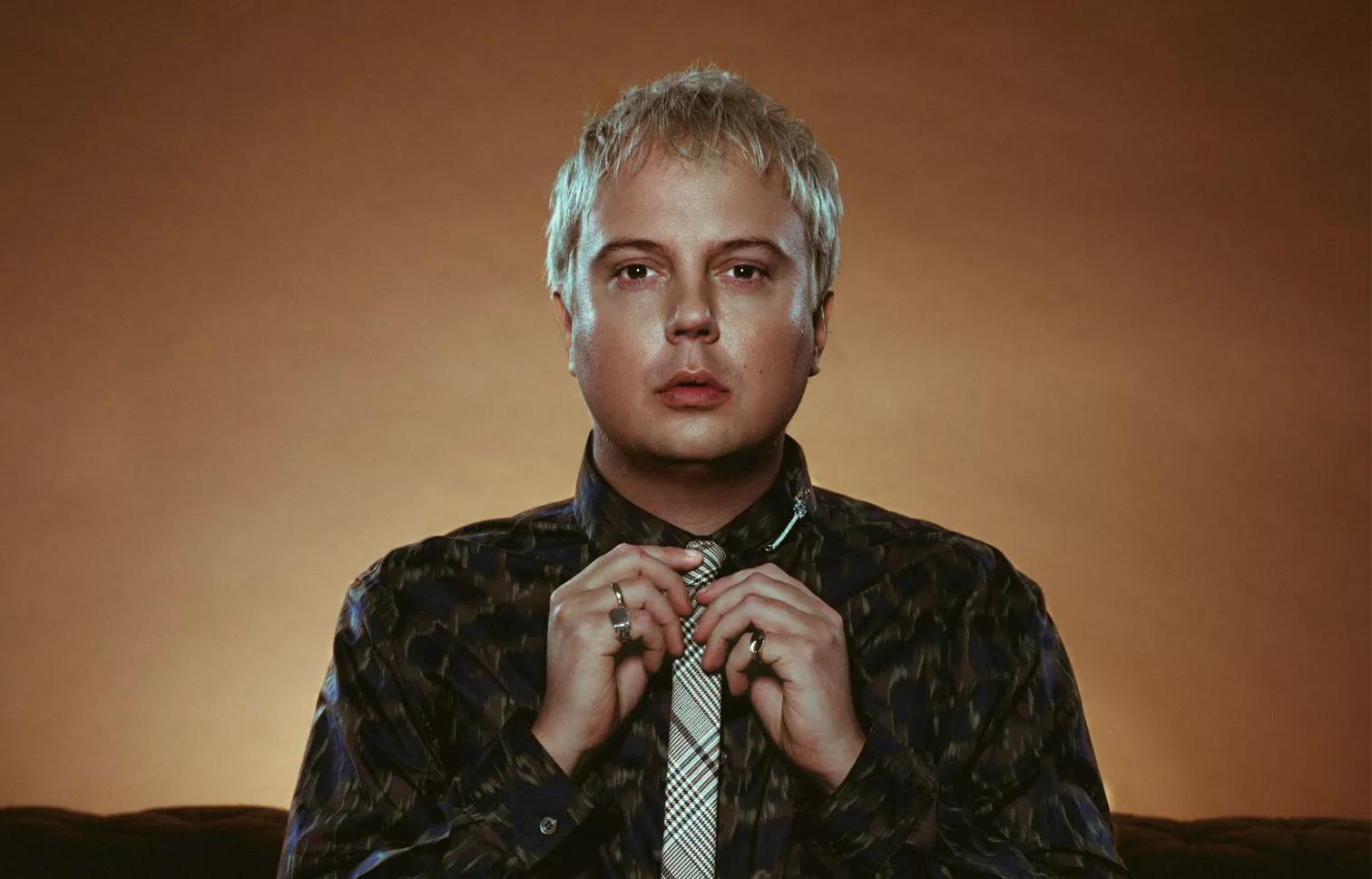 Andreas Odbjerg raser over AI-musik i kendt dansk TV-reklame: “Fuck det lort,” siger den ultra good looking popstjerne